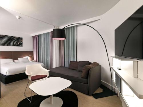 Novotel Suites Paris Issy Les Moulineaux - Hotel Location and Accessibility