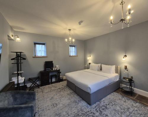 Oakhill Hotel - Location and History