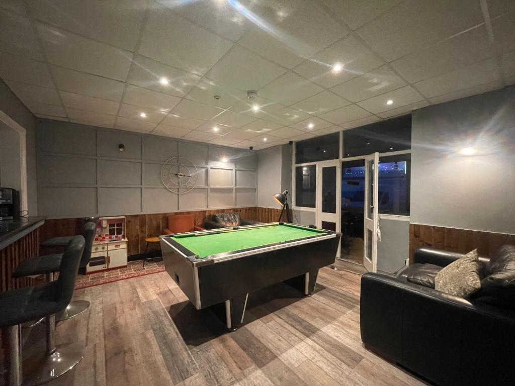 Oakwell Hotel Review