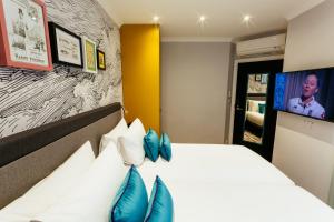 Oliver Plaza Hotel - Hotel Overview and Location