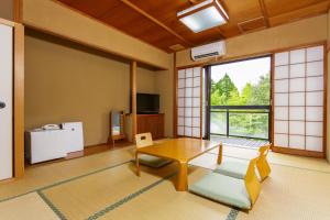 Open Air Bath, Traditional Inn, Ryokan Reimei - Location and Accessibility