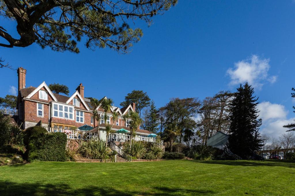 Orestone Manor Review