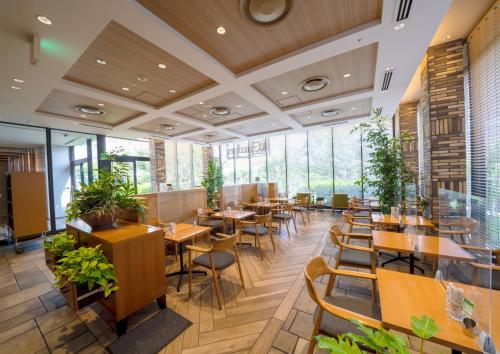 Ours Inn Hankyu - Hotel Overview and Location
