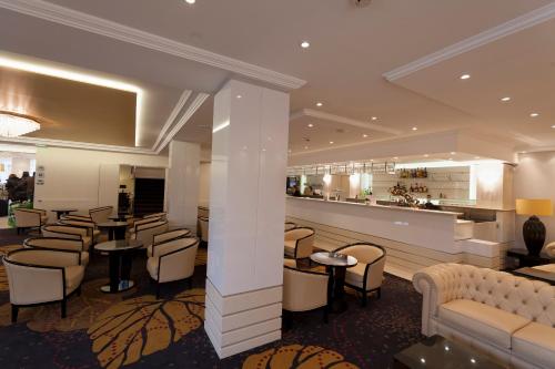 Paradise Hotel - Room Features