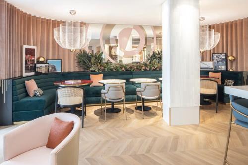 Parisian Hotel - Room Features and Amenities