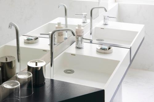 Perpetual Elysée Montaigne - Location and Accessibility