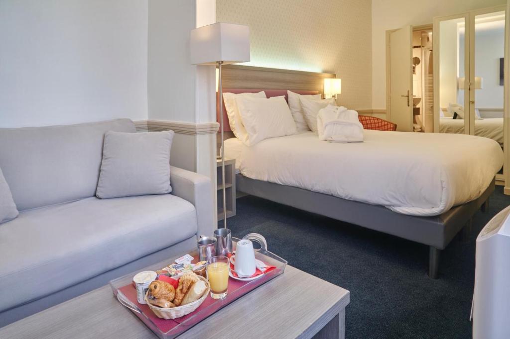 Poussin Hotel - Hotel Overview and Location