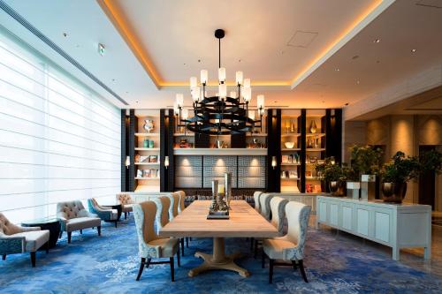Premier Hotel CABIN PRESIDENT Osaka - Location and Accessibility
