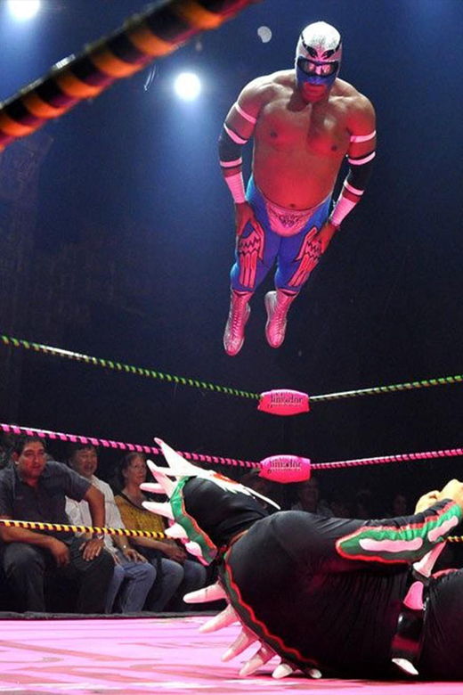 PREMIUM Experience the Mexican Wrestling Live.