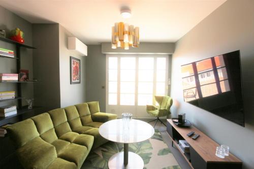 Private Suite of the Old Port of Marseille Balcony - Property Overview