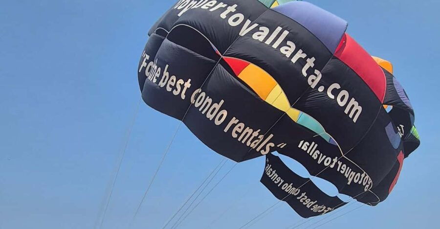 Puerto Vallarta: Private Parasailing Experience