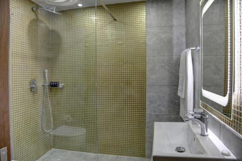 Putney Hotel; BW Signature Collection - Hotel Overview