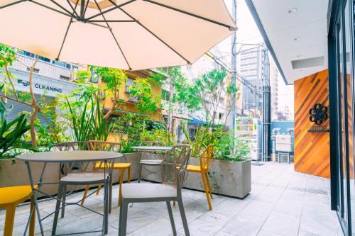 R Hotel Honmachi - Convenient Location