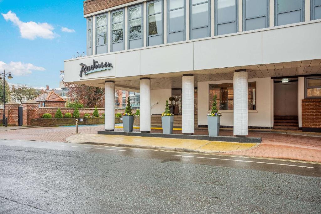 Radisson Hotel York - Location and Accessibility