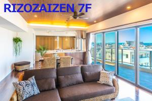 Razorblade Hotel - Guest Ratings