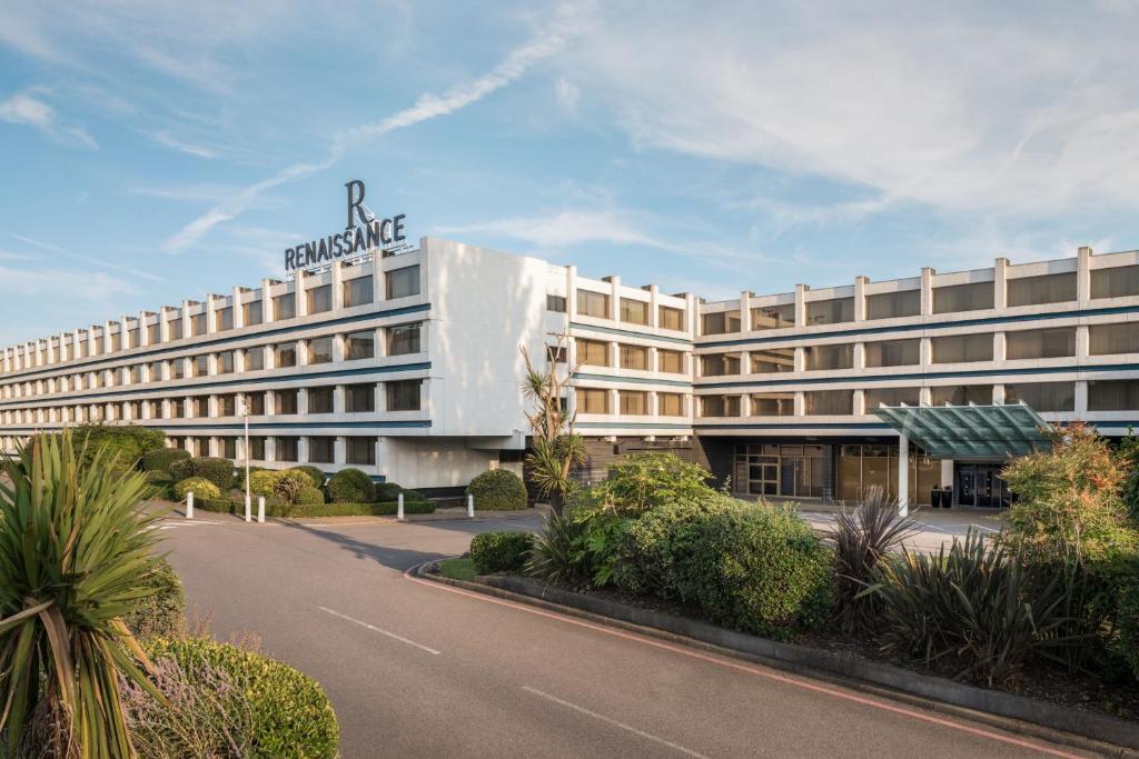 Renaissance London Heathrow Hotel - Hotel Location and Accessibility