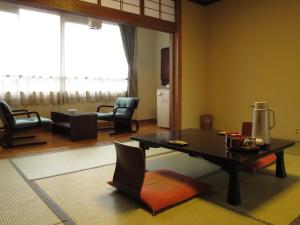Sakaeya Hotel - Overview and Location