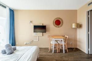 Seaside! Studio Terrace, Prado Beach - Location and Accessibility