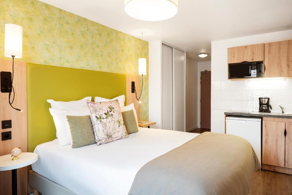 Sejours & Affaires Paris-Malakoff - Location and Accessibility