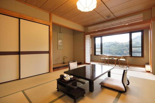 Senkyo Review