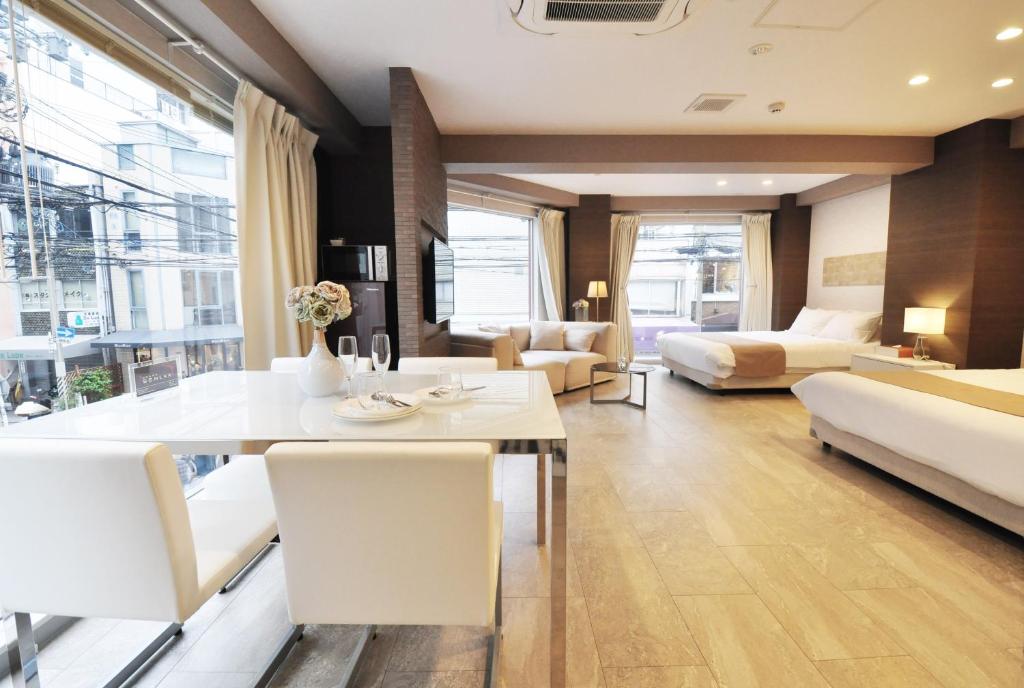 Senlax Inn Osaka - Property Overview