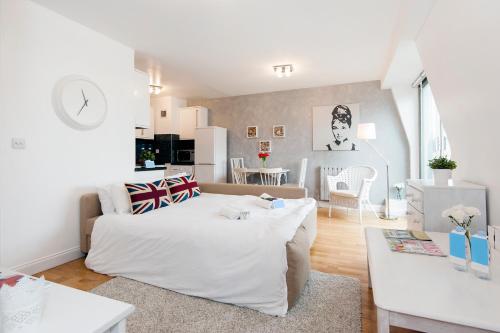 Sherborne Court - Property Overview and Location