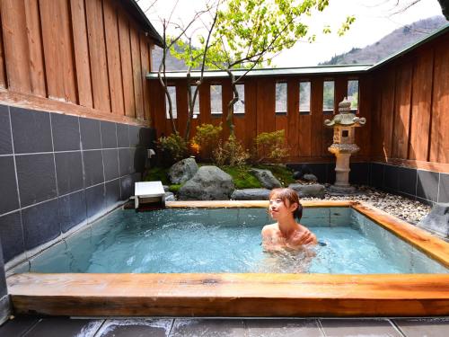 Shima Onsen Kashiwaya Ryokan - Overview and Location