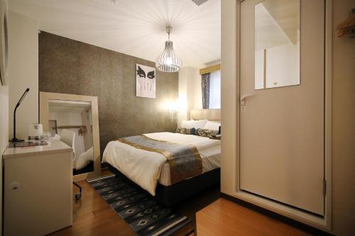 SHINJUKU GLOBAL HOTEL - Accommodations Overview