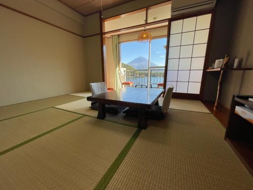 Shoji Lake Hotel Review