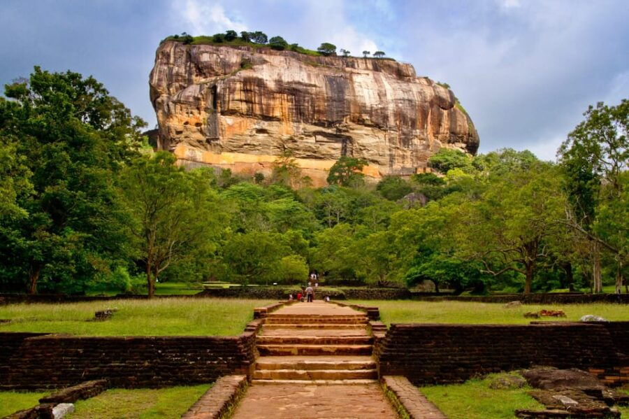 Sigiriya & Dambulla Cave Temple Day Trip From Negombo