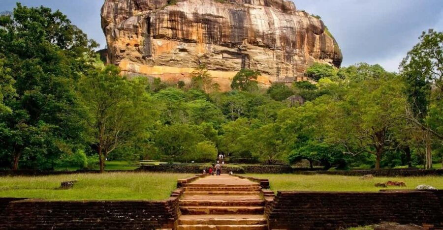 Sigiriya Rock Fortress: All Inclusive Tour From Polonnaruwa