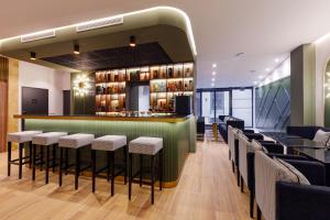 Star Champs-Elysées - Prime Location