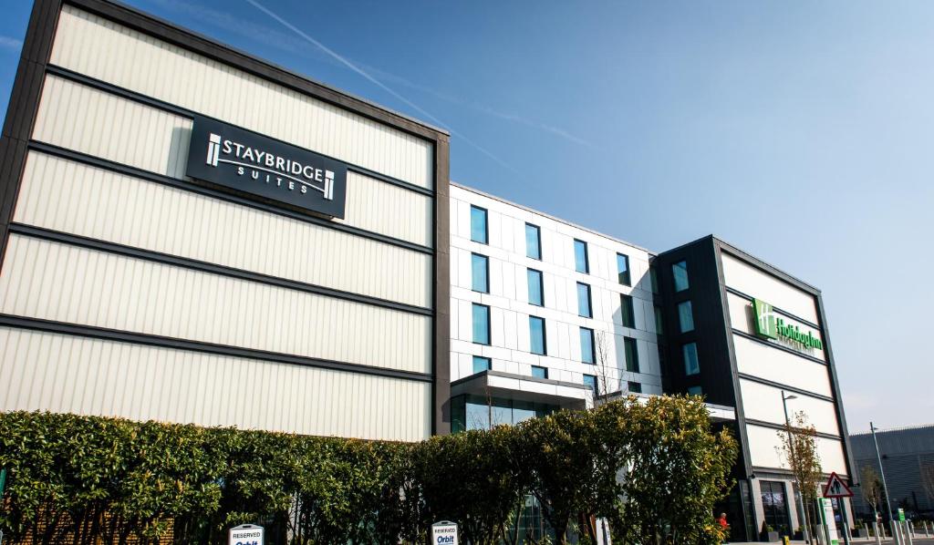 Staybridge Suites London Heathrow - Bath Road, an IHG Aparthotel - Convenient Location Near Heathrow Airport