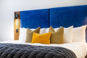 The Berkeley Square Hotel Bristol - Location and Neighborhood