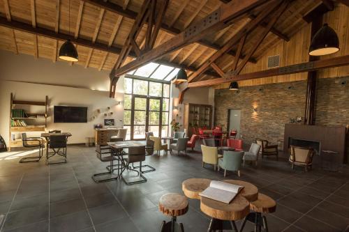 The Cabins in the Woods Hotel - Hotel Overview and Location