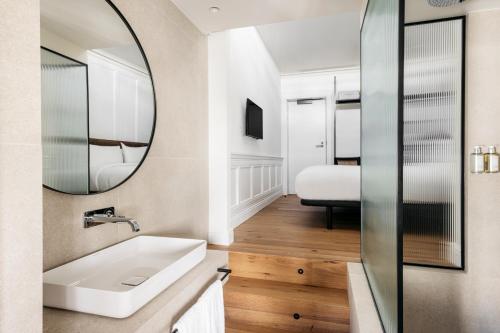 The Caesar Hotel - Hotel Overview and Location