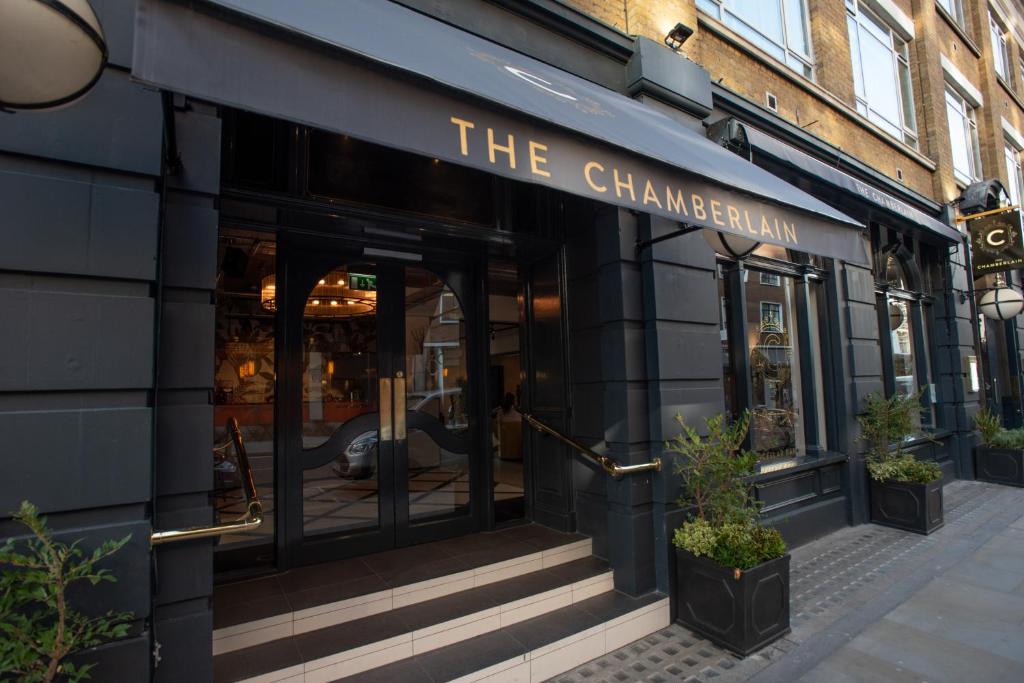 The Chamberlain - Hotel Location and Accessibility