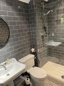 The Chequers Inn - Overview and Location