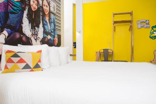 The Corner London City - Accommodations and Facilities