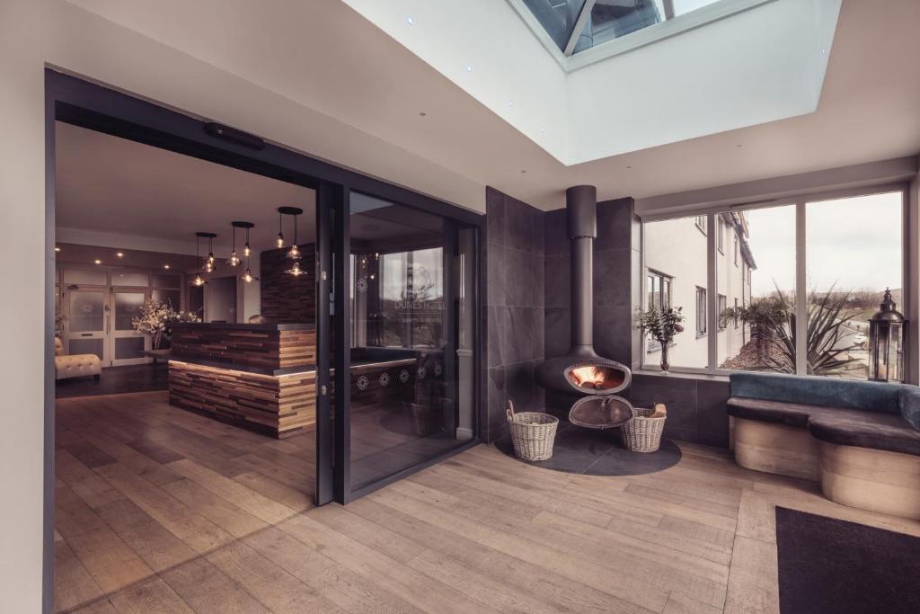 The Dunes Hotel - Hotel Overview and Location