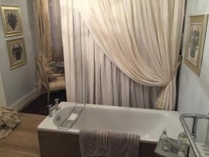 The Fox and Hounds - Excellent Location and Surroundings