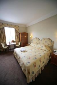 The French Horn - Riverside Setting and Charming Ambiance