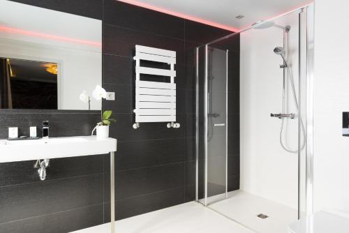 The Good Hotel - Hotel Location and Accessibility