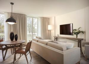 The Grand Pavilion Chantilly - Location and Accessibility