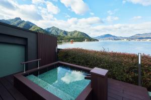 The Island of Aoshima Review - Overview of Aoshima