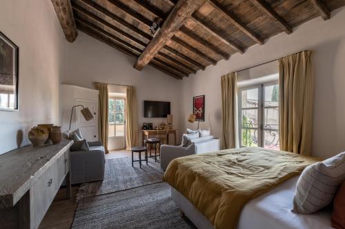 The Little Houses - Hamlet of the Baux - Overview of Les Petites Maisons