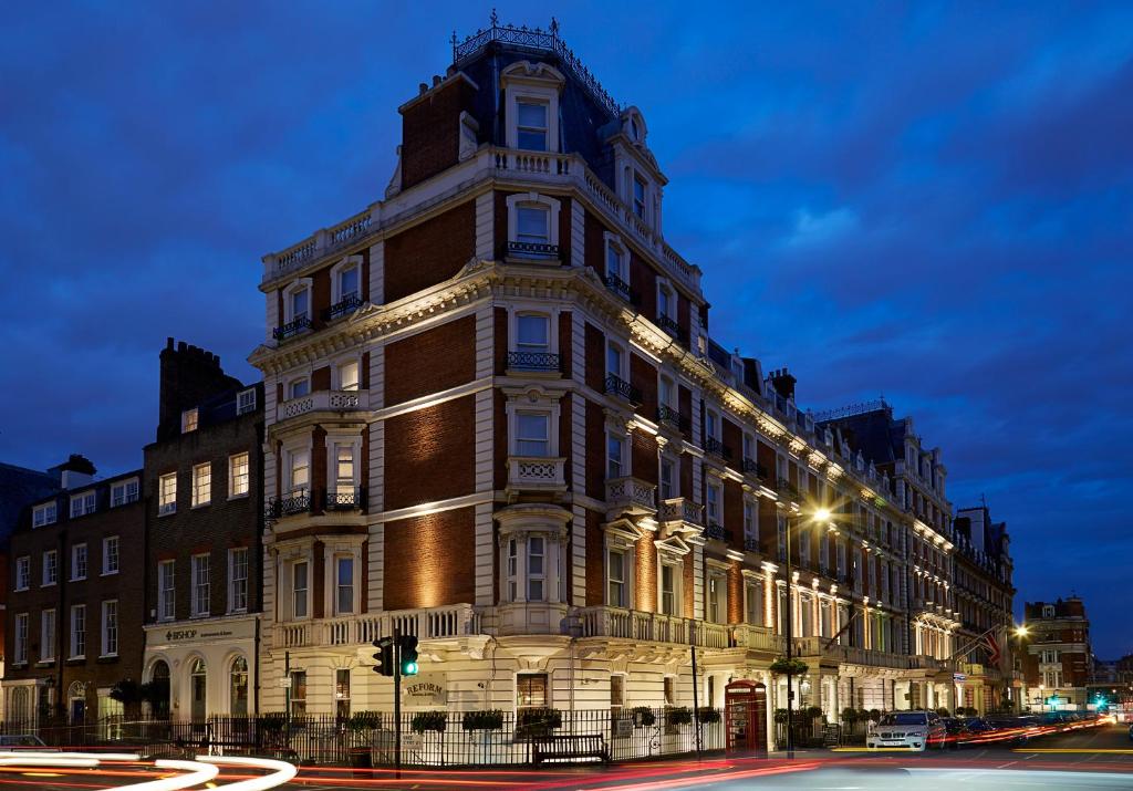 The Mandeville Hotel - Overview and Location