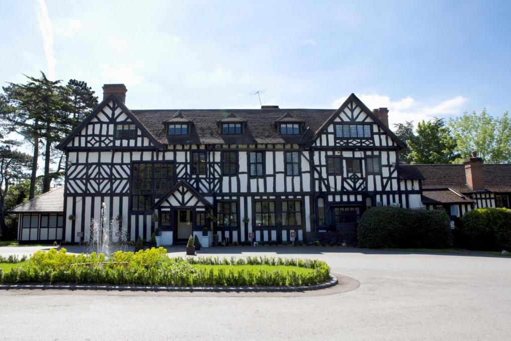 The Manor Elstree - Hotel Overview and Location