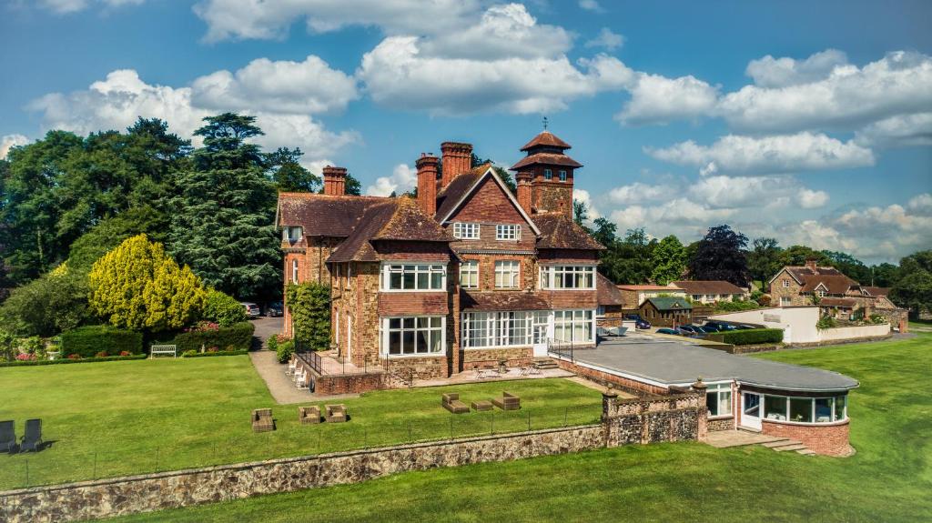 The Mole Resort - Hotel Rooms - Overview and Location