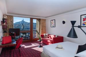 The Old Port Residence - Location and Overview